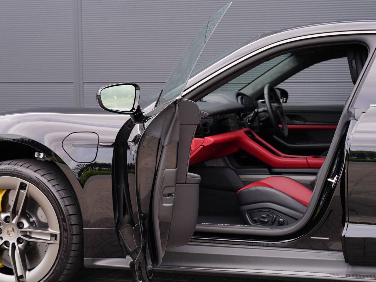 Porsche Taycan view 8