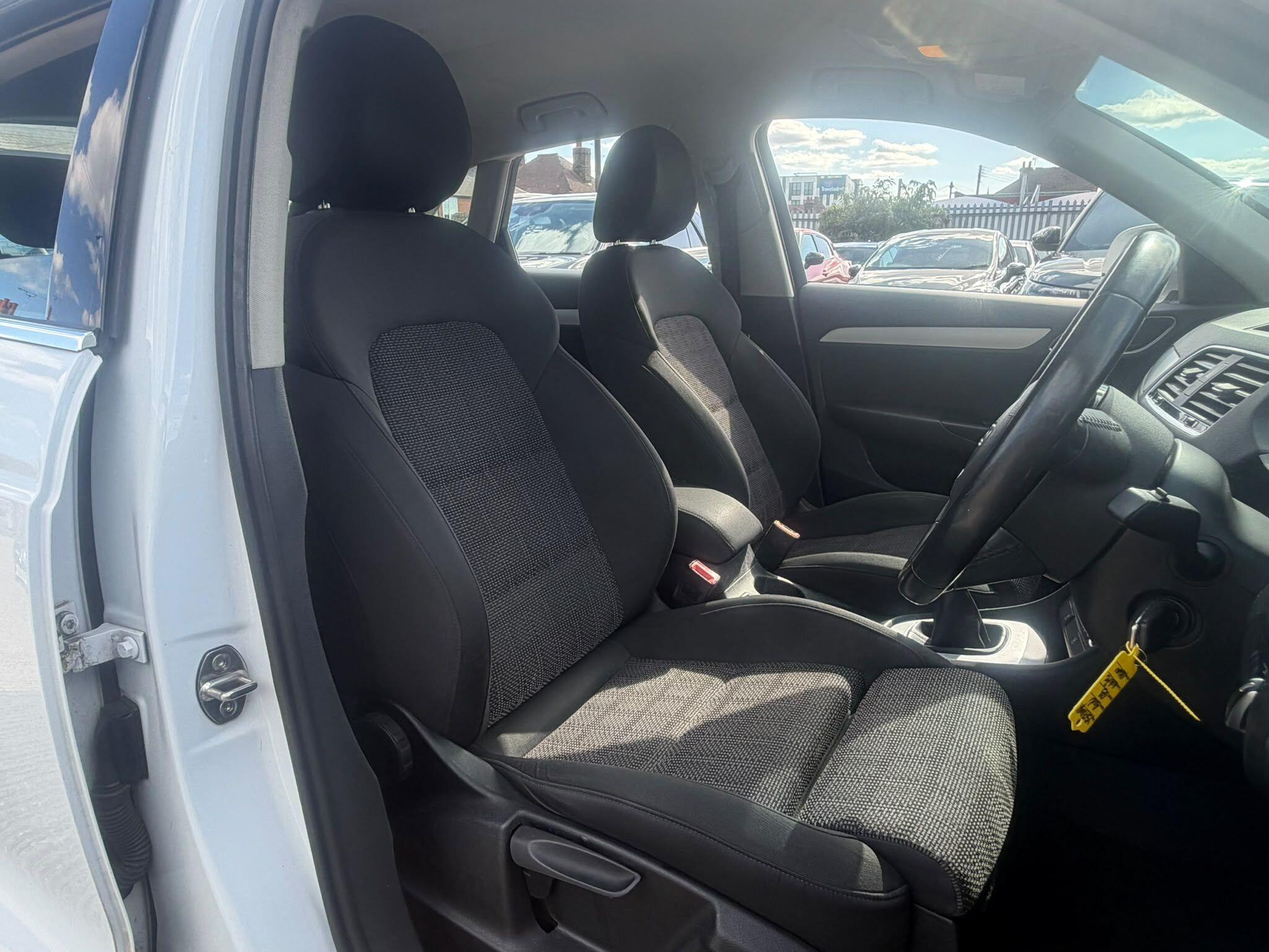 Audi Q3 view 10