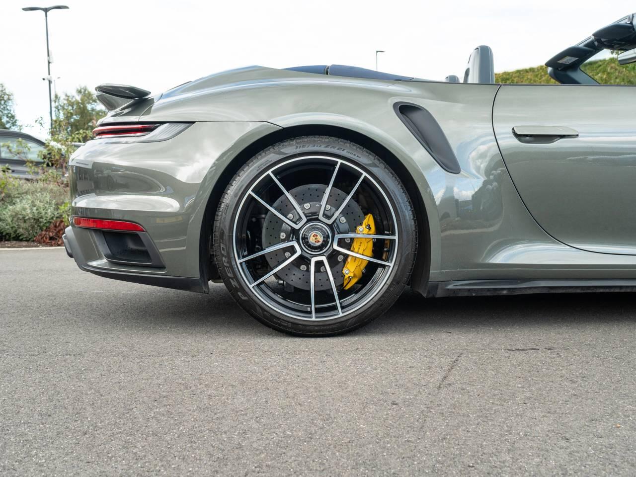 Porsche 911 view 13