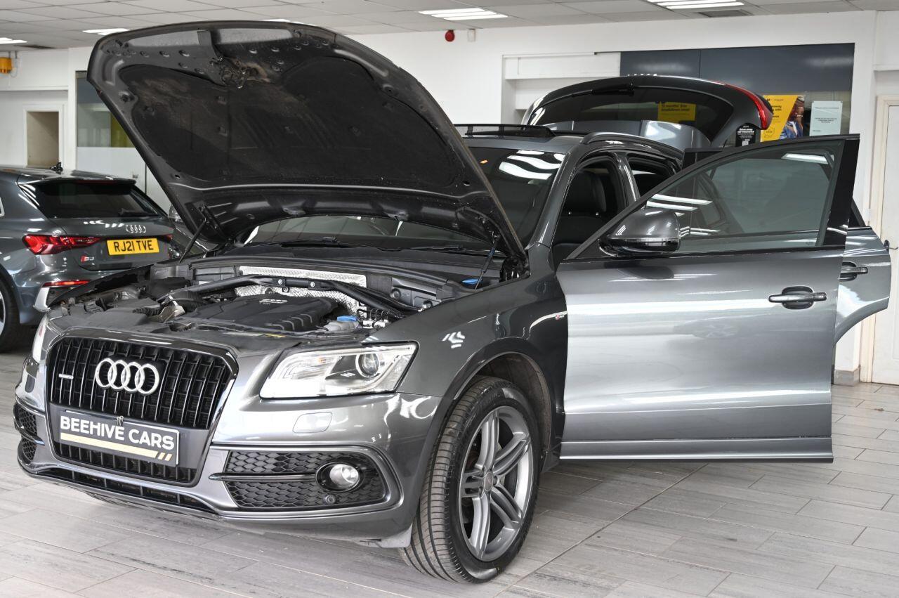 Audi Q5 view 12