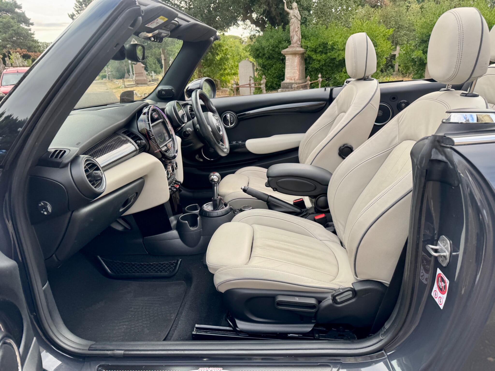 Mini Convertible view 65