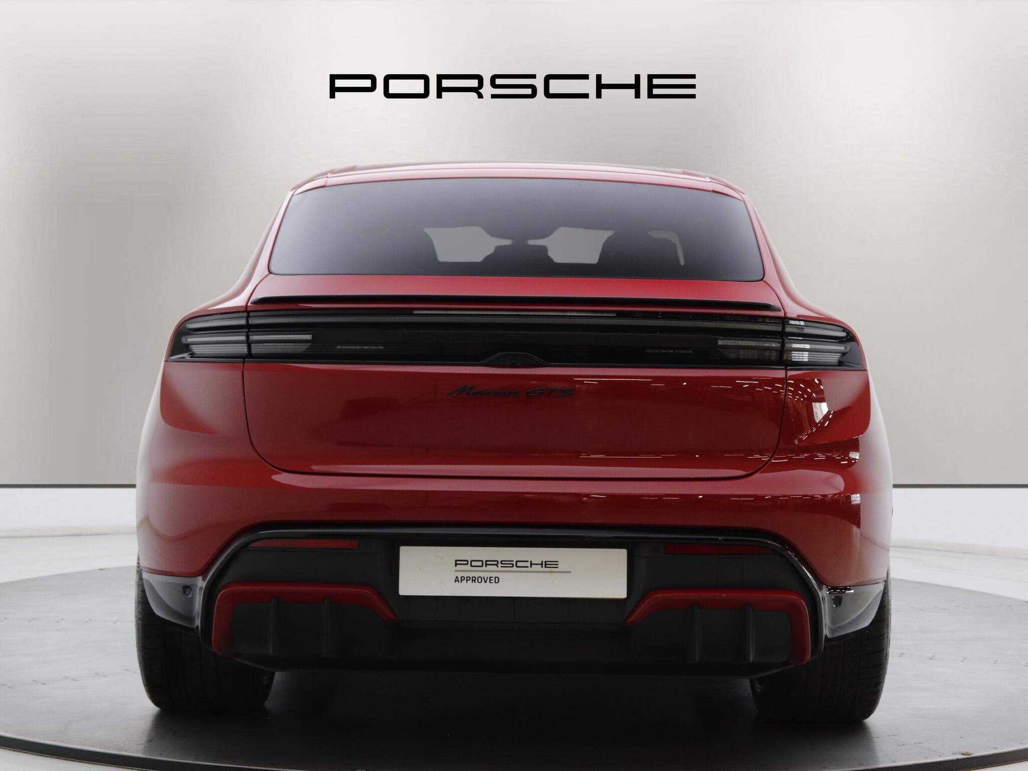 Porsche Macan view 5