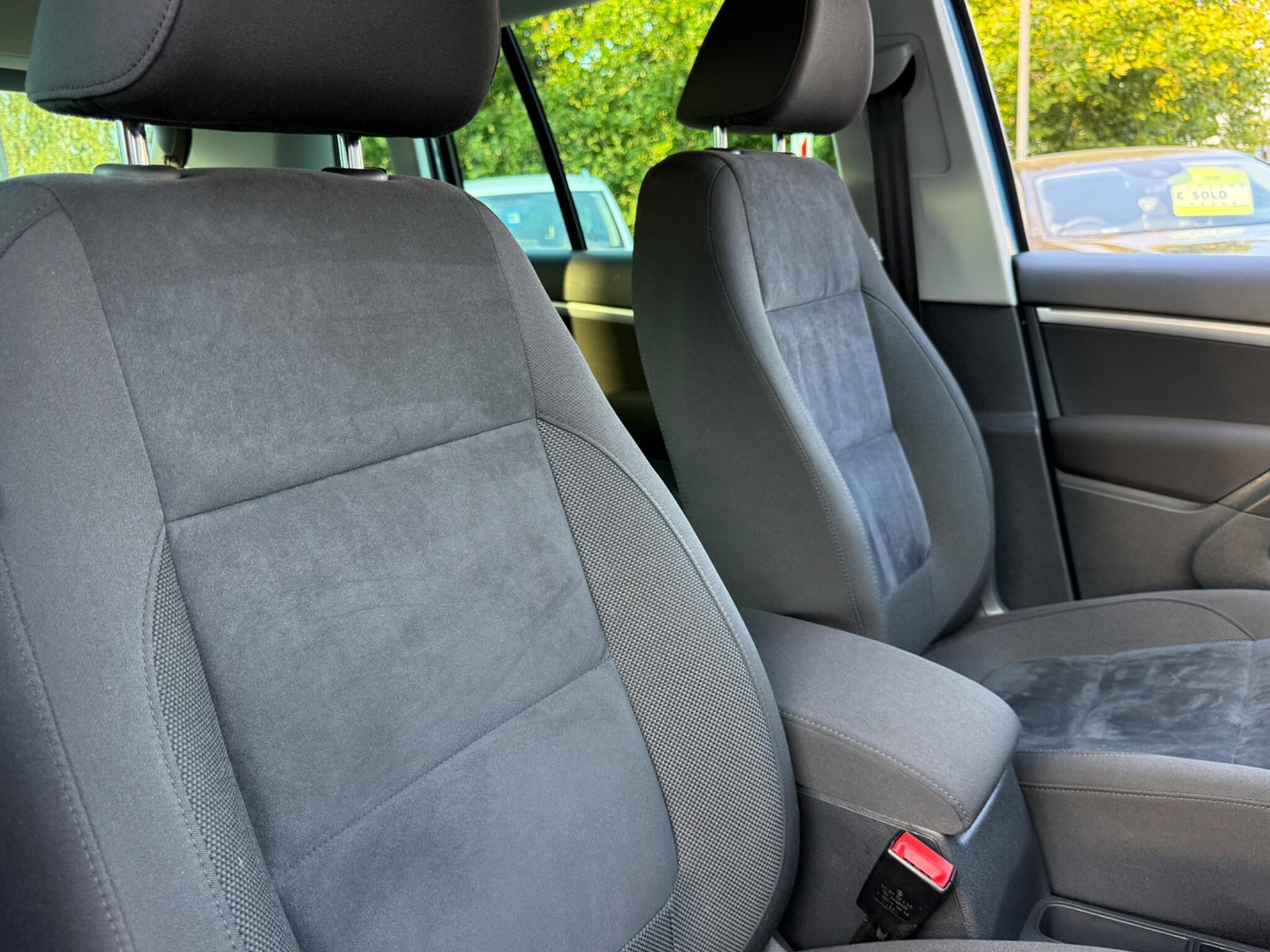 Volkswagen Tiguan - Image 36