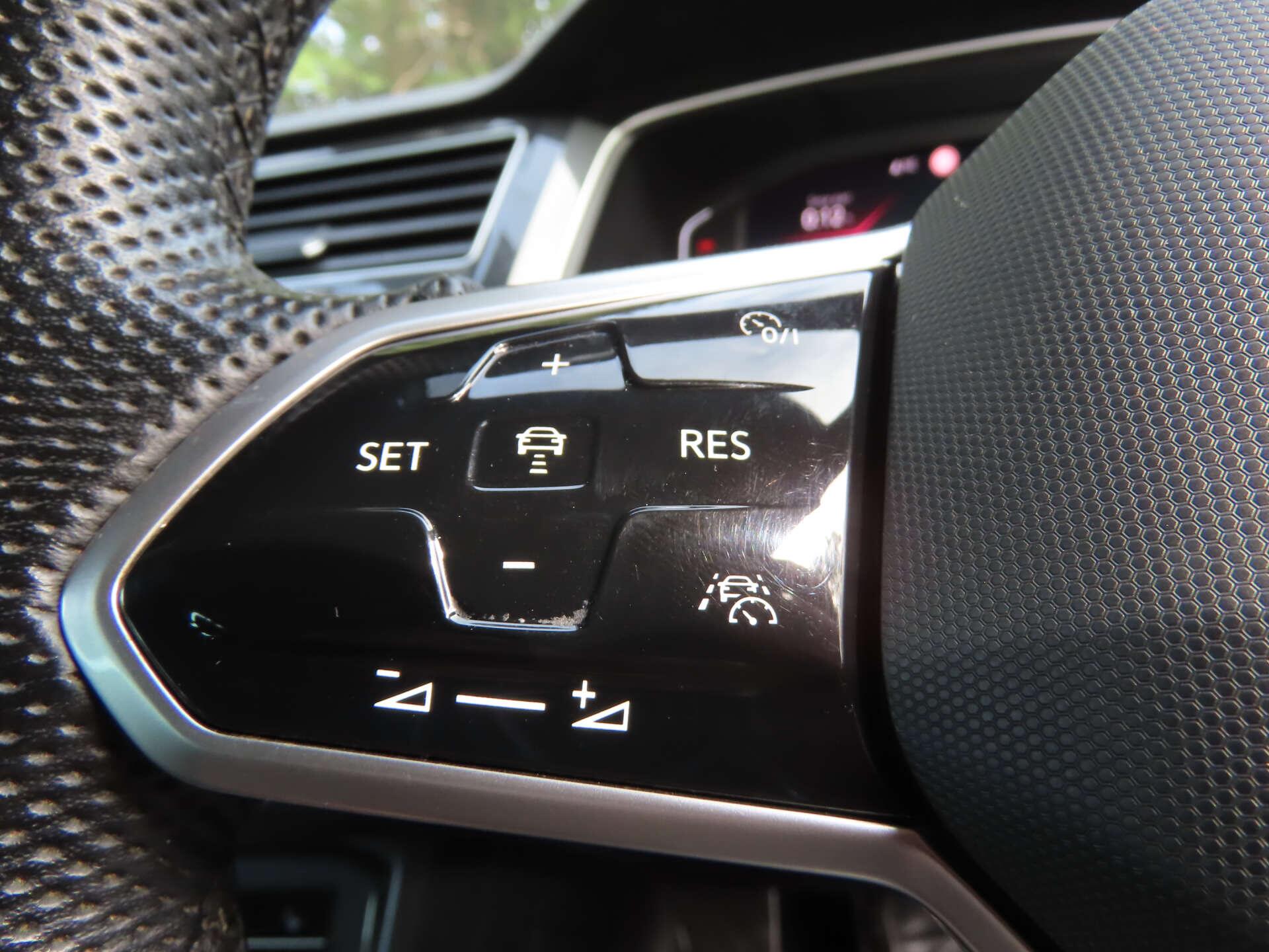 Volkswagen Tiguan view 14