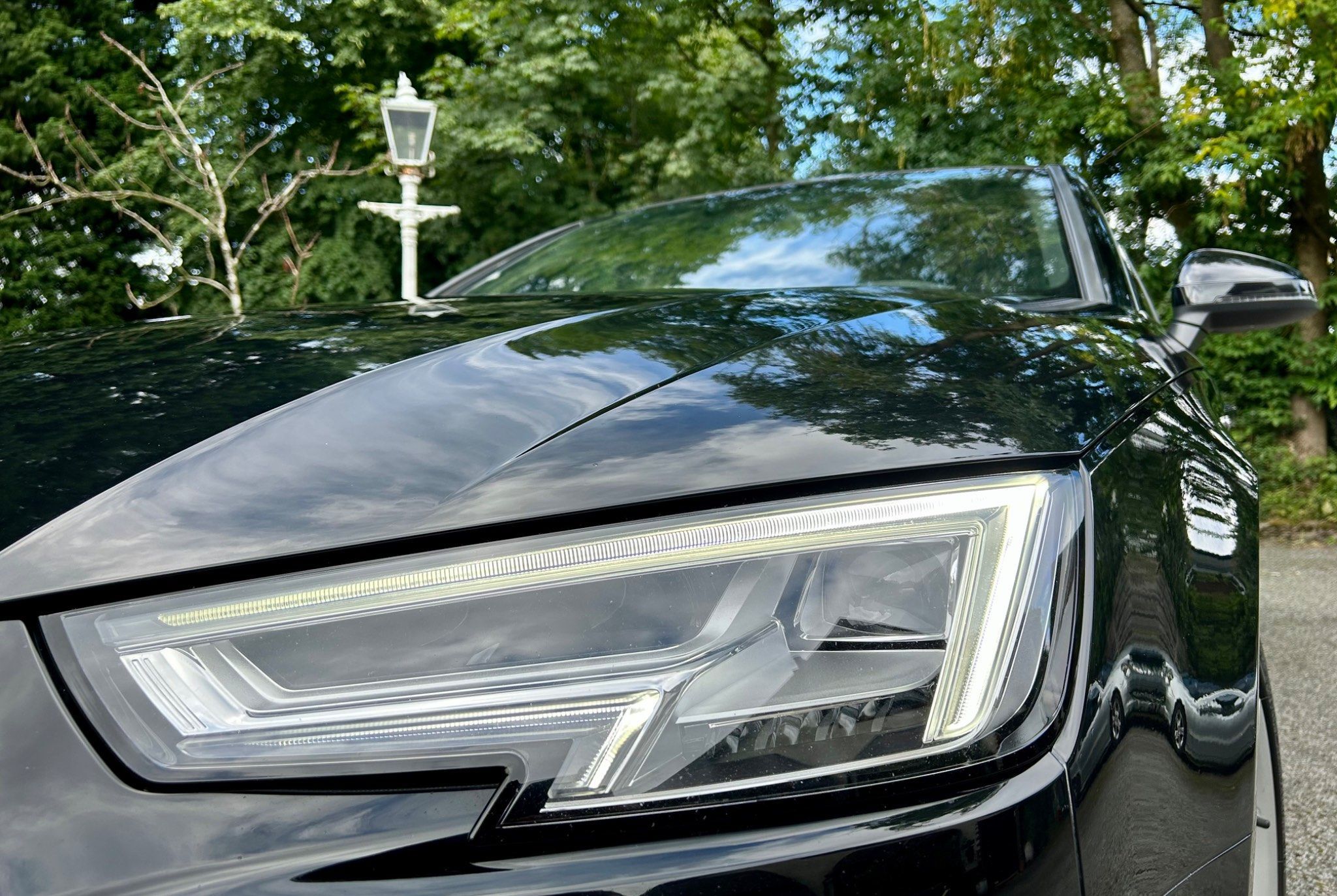 Audi A4 view 16