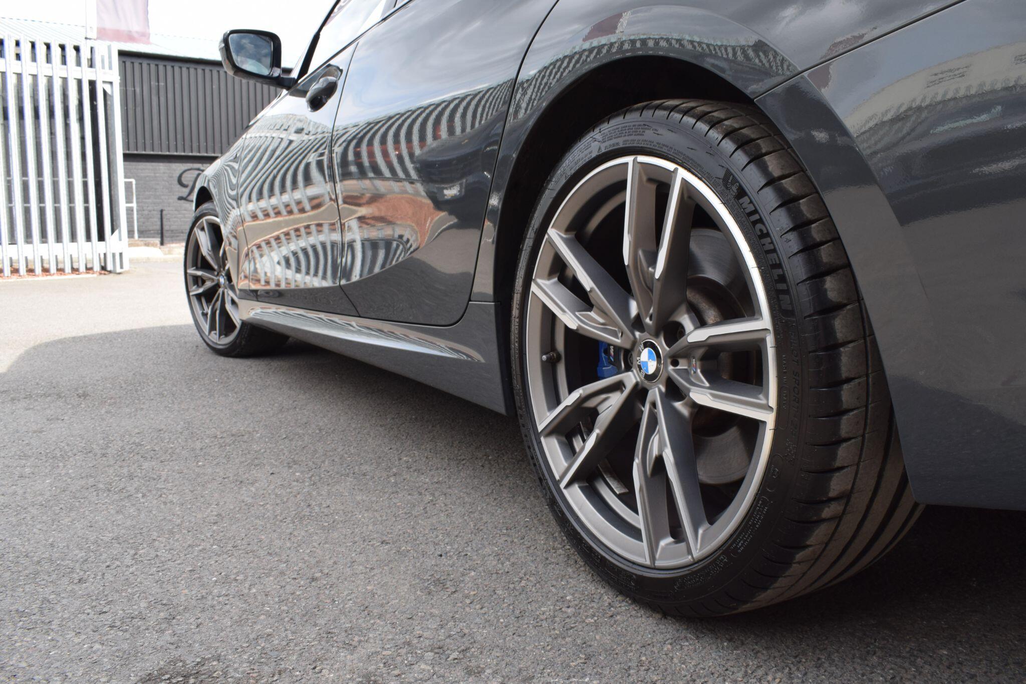 BMW 3 Series view 37