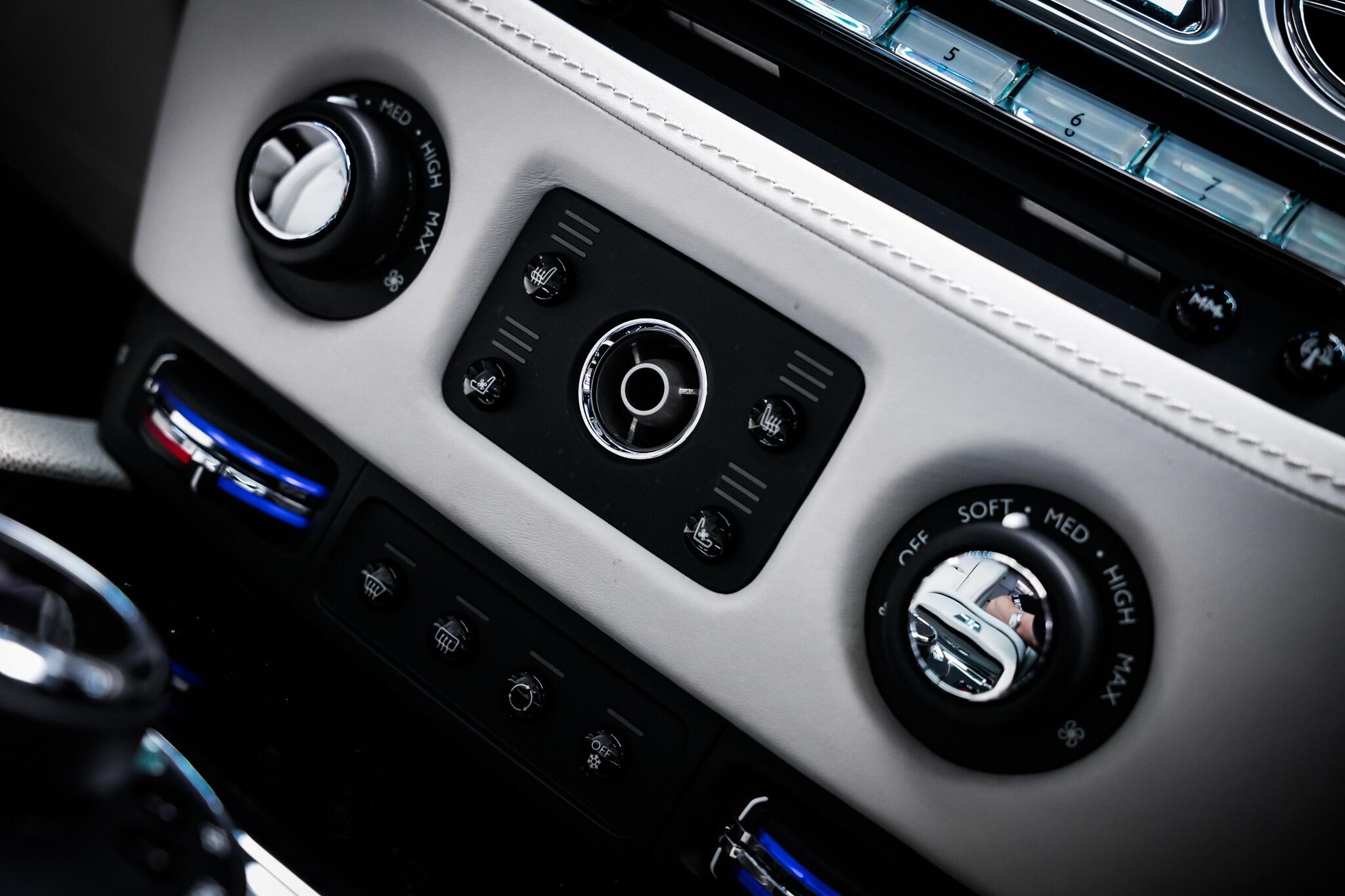 Rolls-Royce Wraith view 51