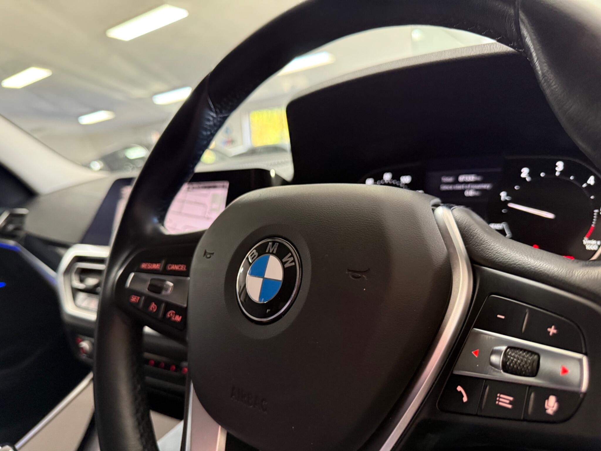 BMW 3 Series view 14