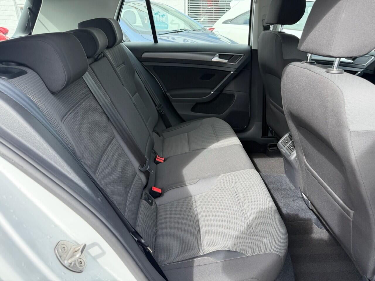 Volkswagen Golf view 36