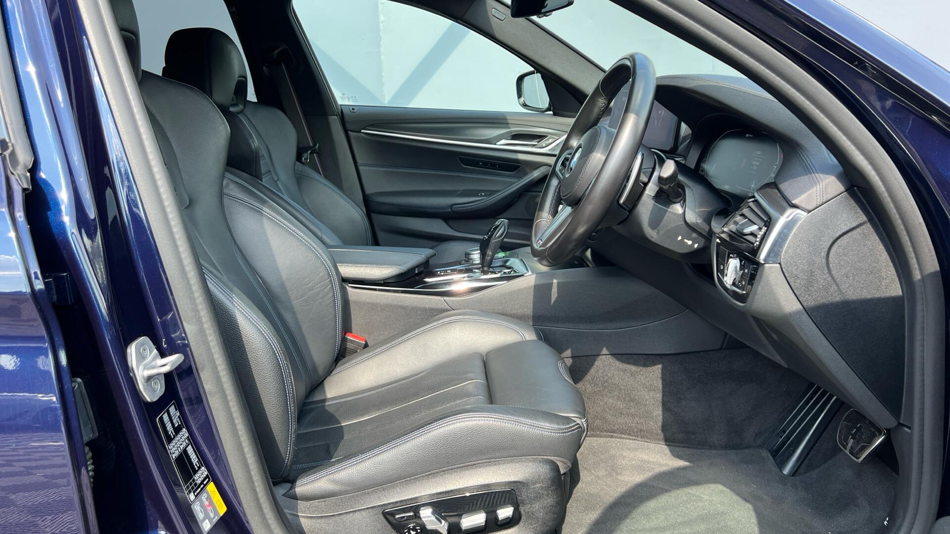 BMW 5 Series view 11