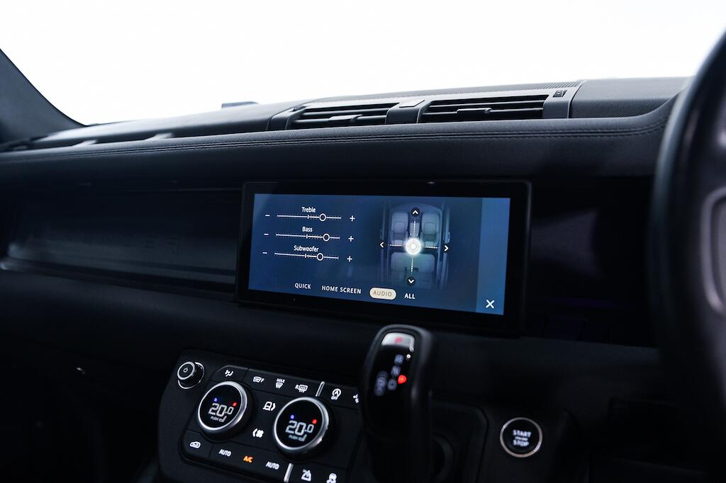 Land Rover Defender view 26