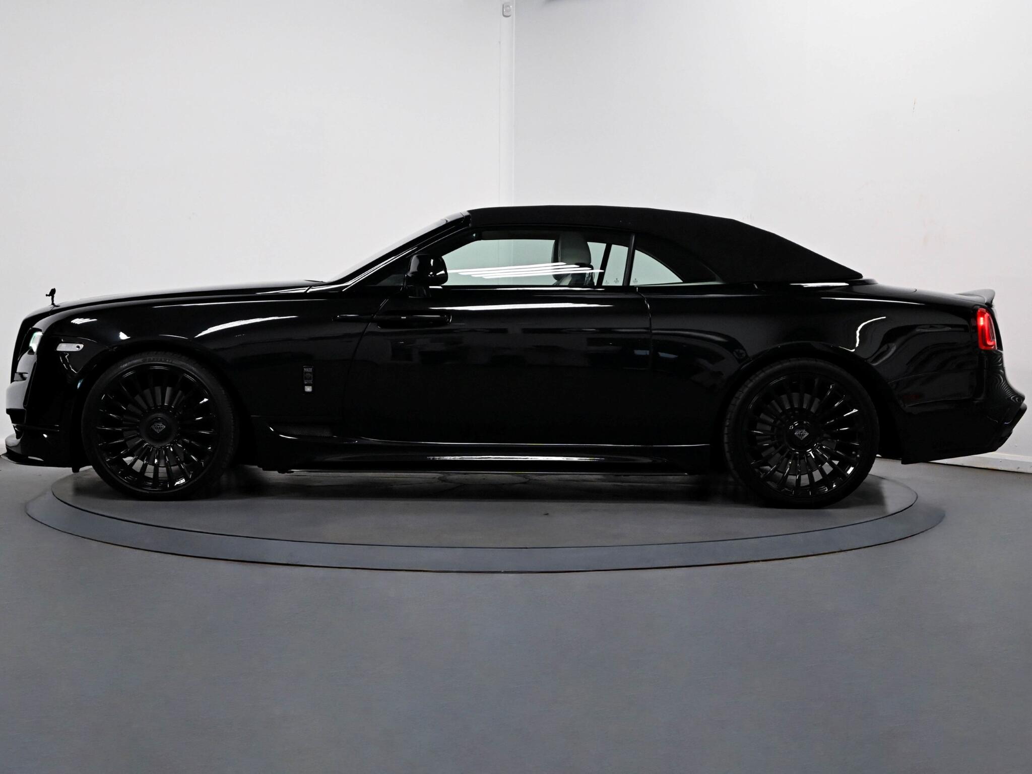 Rolls-Royce Dawn view 31