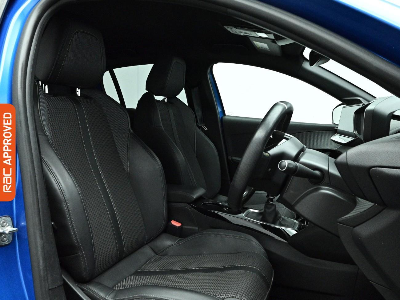 Peugeot 208 view 12