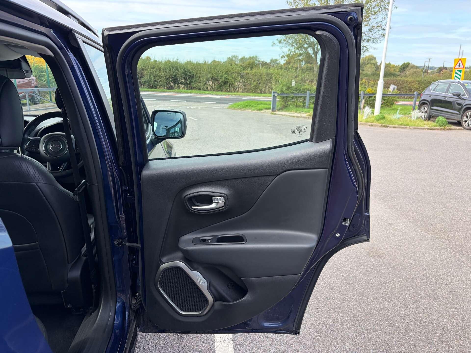 Jeep Renegade view 26