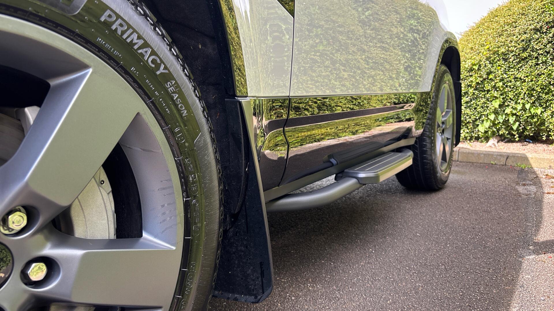 Land Rover Defender view 54