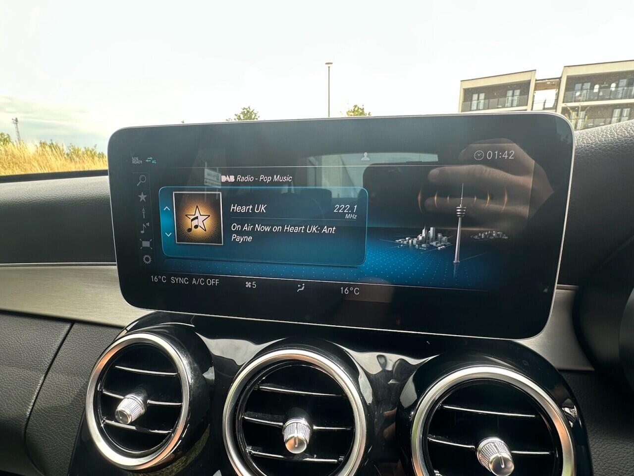 Mercedes-Benz C-Class view 33