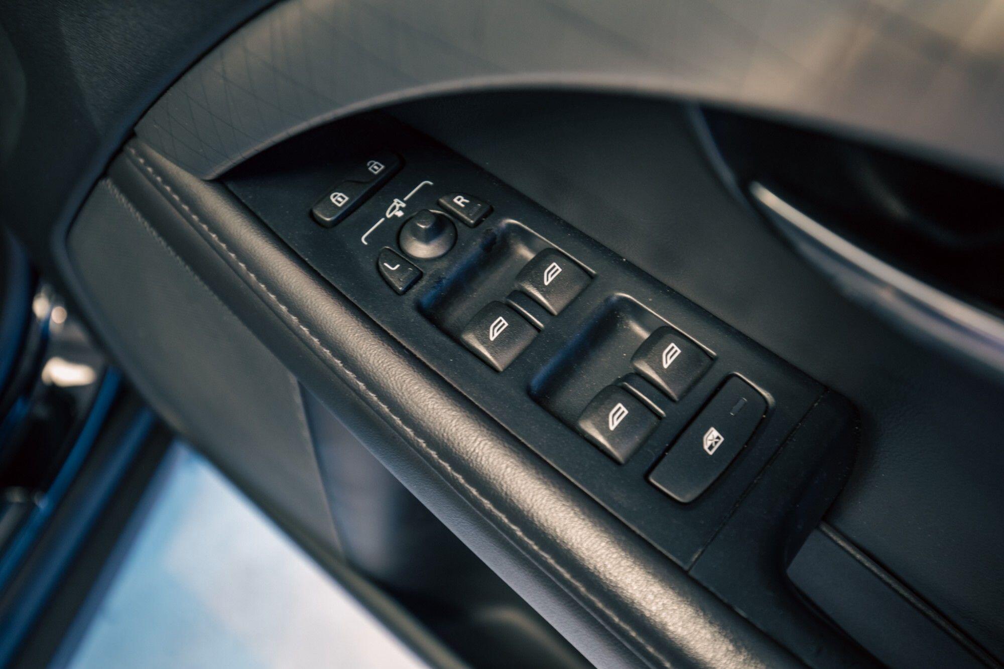 Volvo XC70 view 11