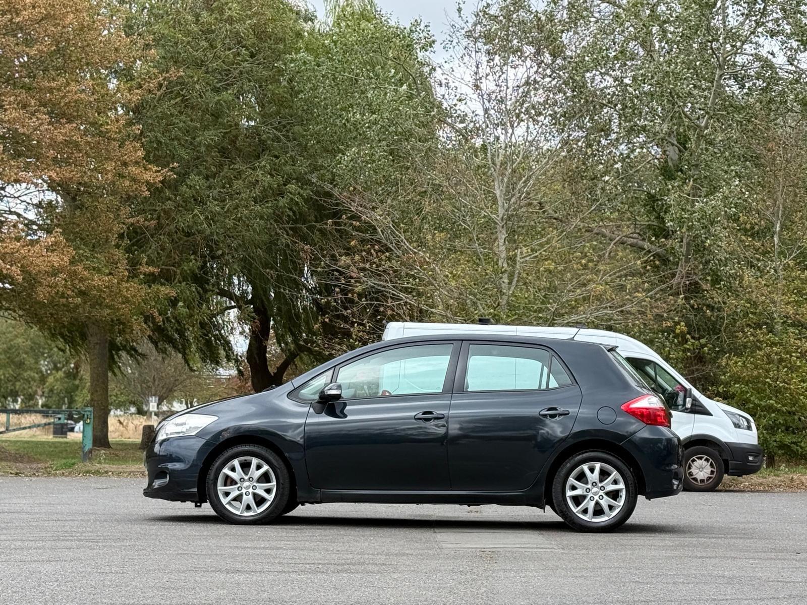 Toyota Auris view 9