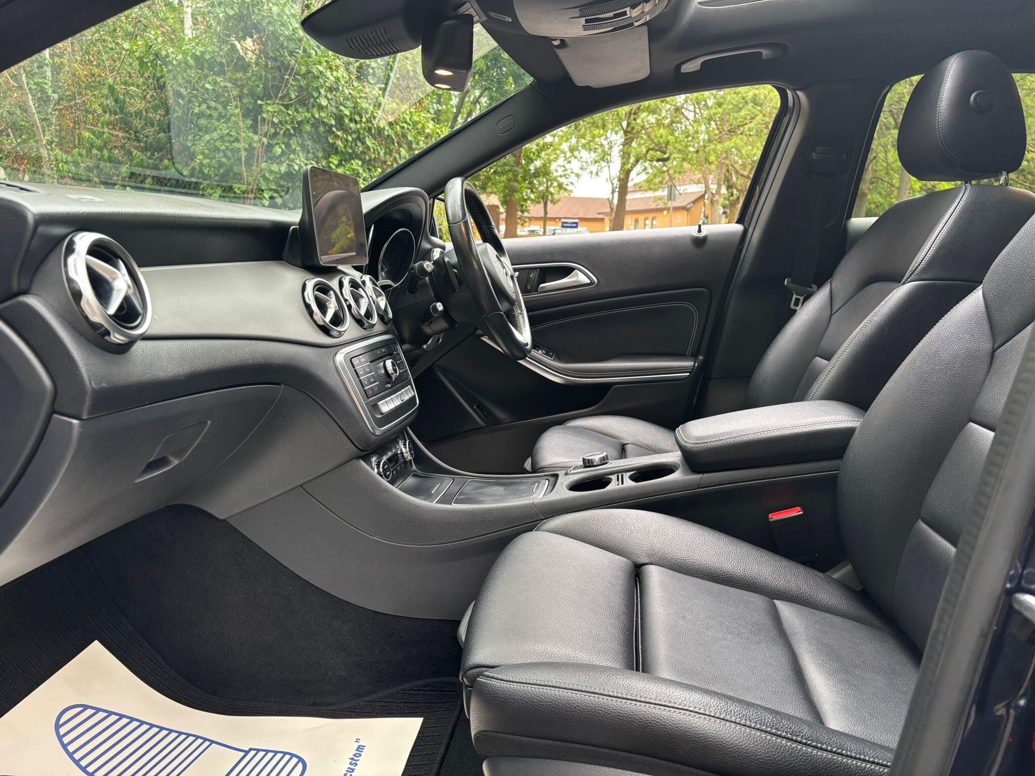 Mercedes-Benz GLA view 16