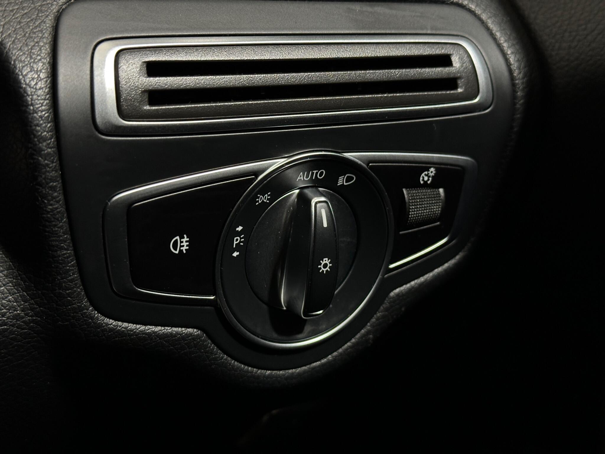 Mercedes-Benz C-Class view 18