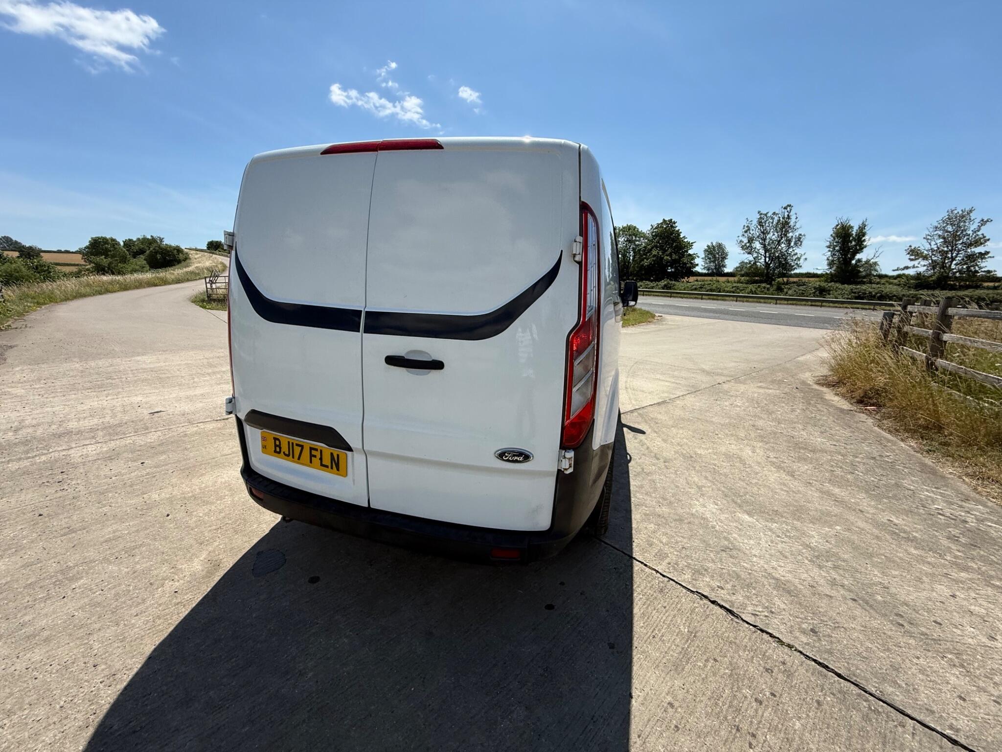 Ford Transit Custom 2.0 TDCi 290 L1 H1 5dr — photo 40 of 84
