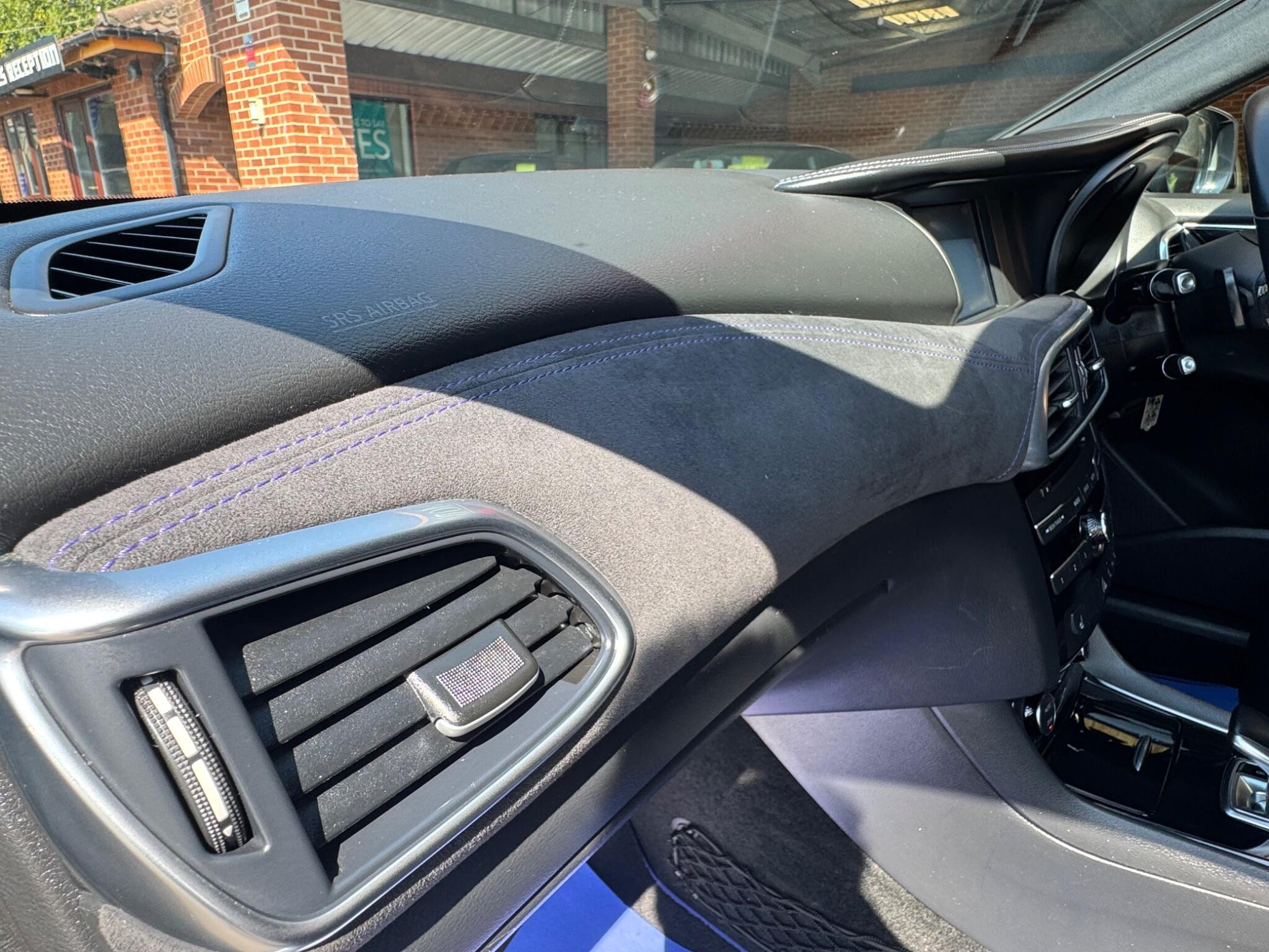 Infiniti Q30 view 8