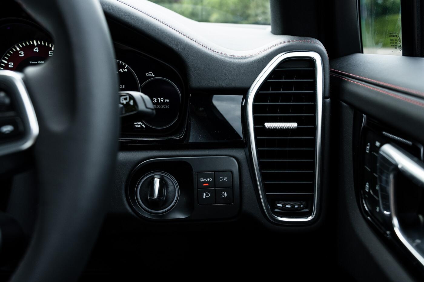 Porsche Cayenne view 47
