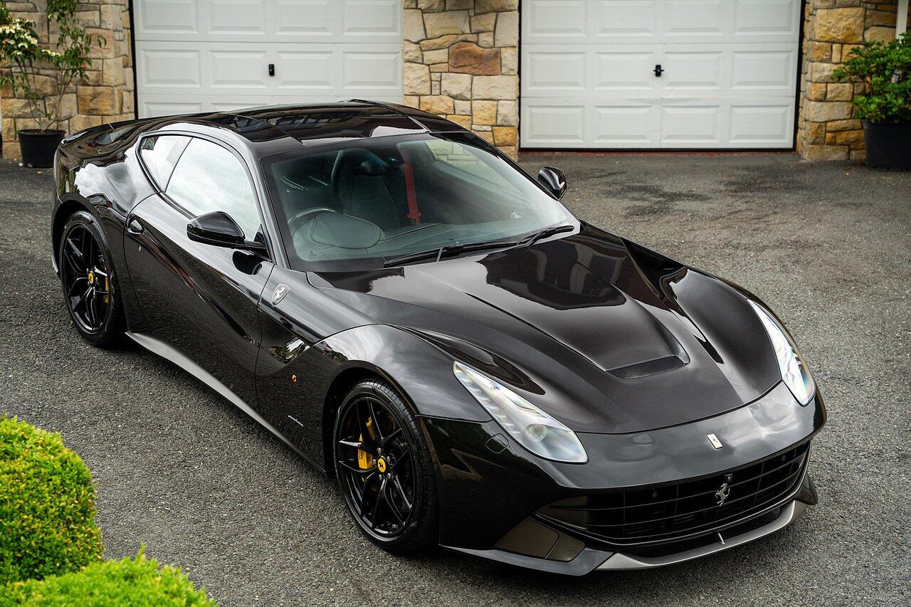Ferrari F12 view 110