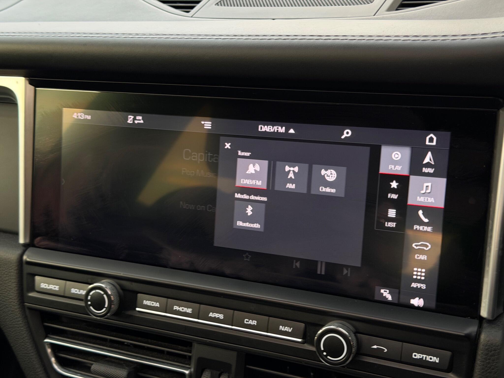 Porsche Macan view 39