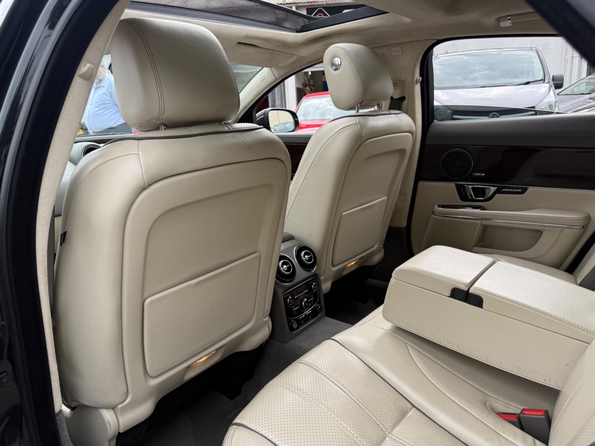 Jaguar XJ - Image 64