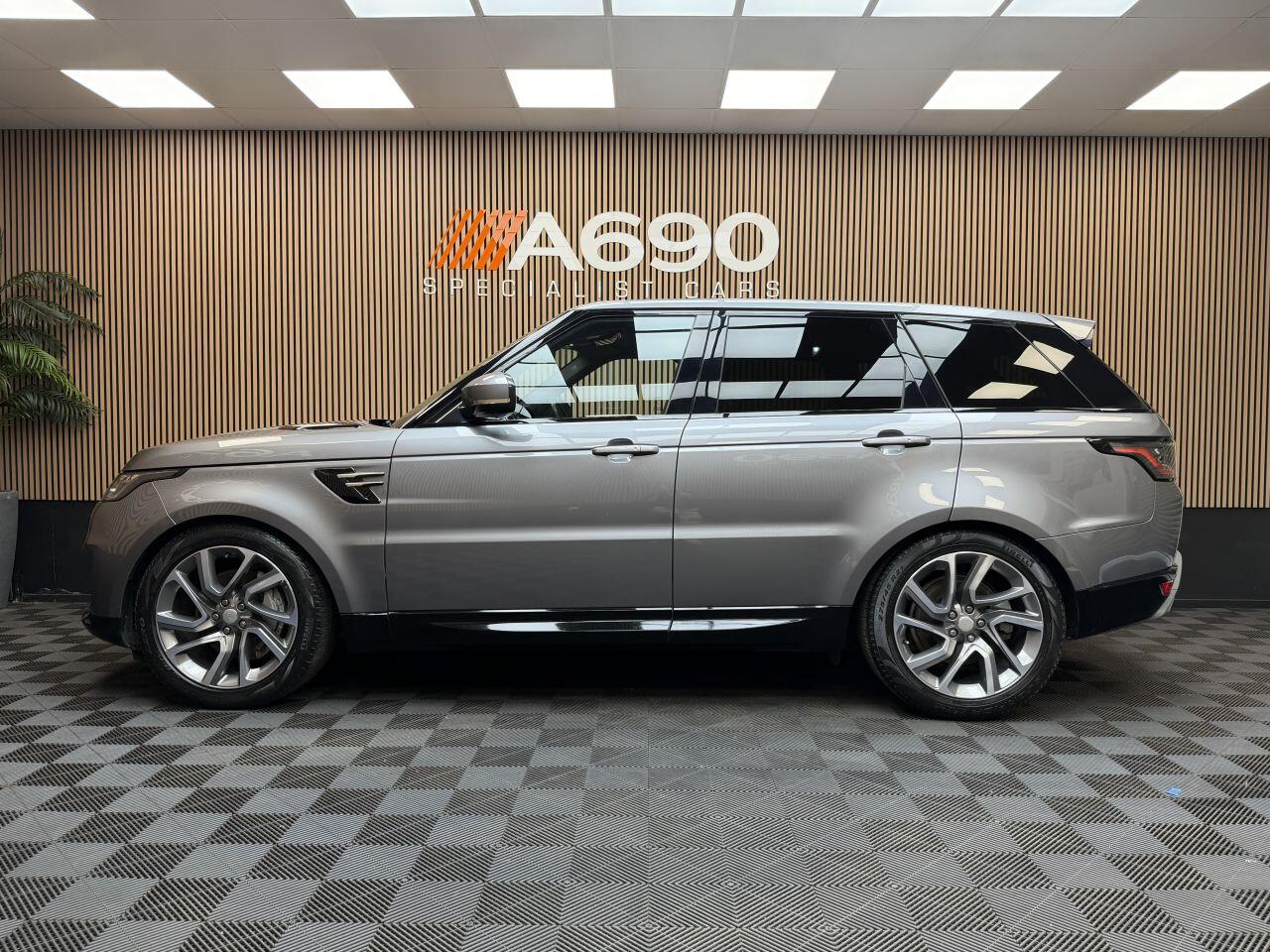Land Rover Range Rover Sport view 4