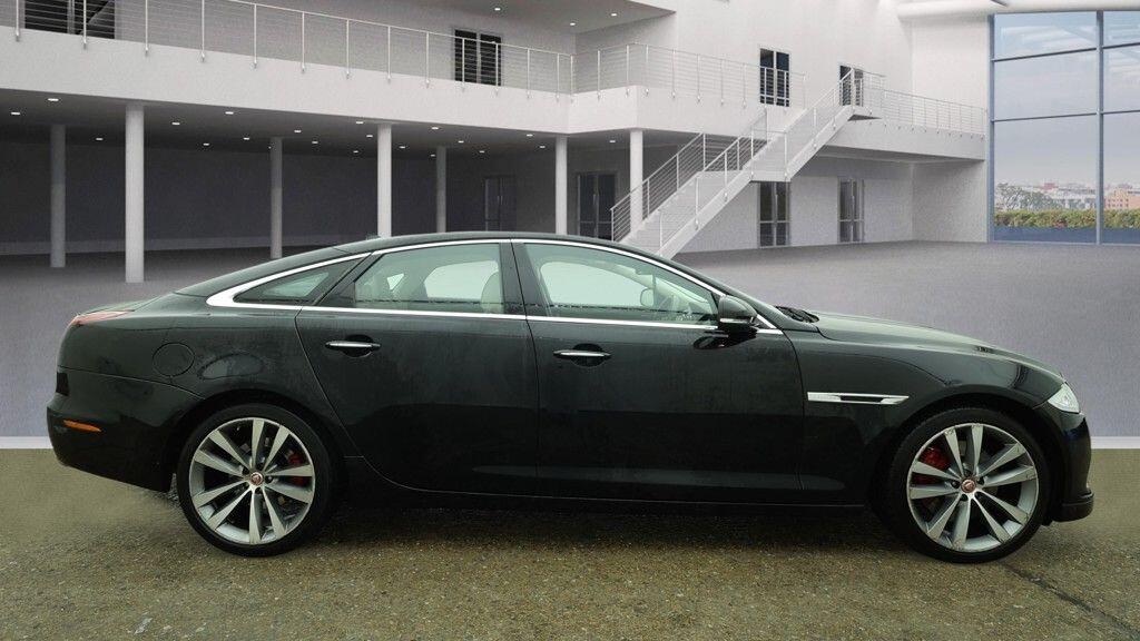Jaguar XJ view 11