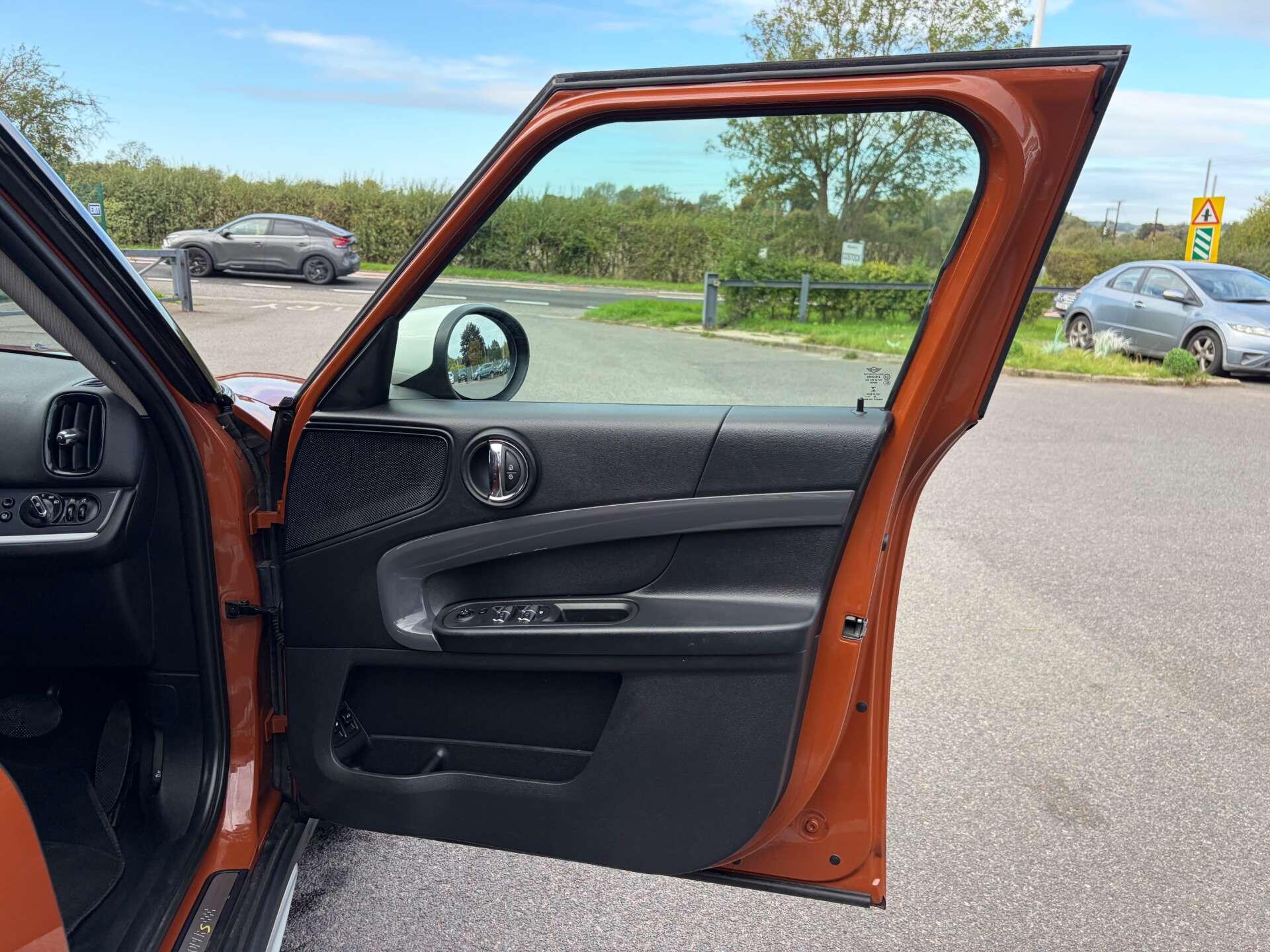 Mini Countryman view 35