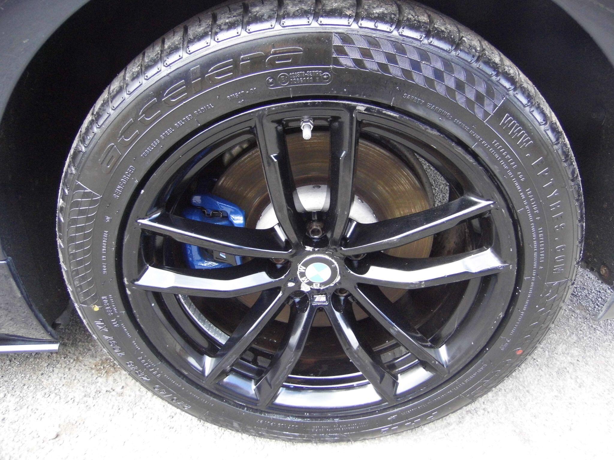 BMW 5 Series view 25
