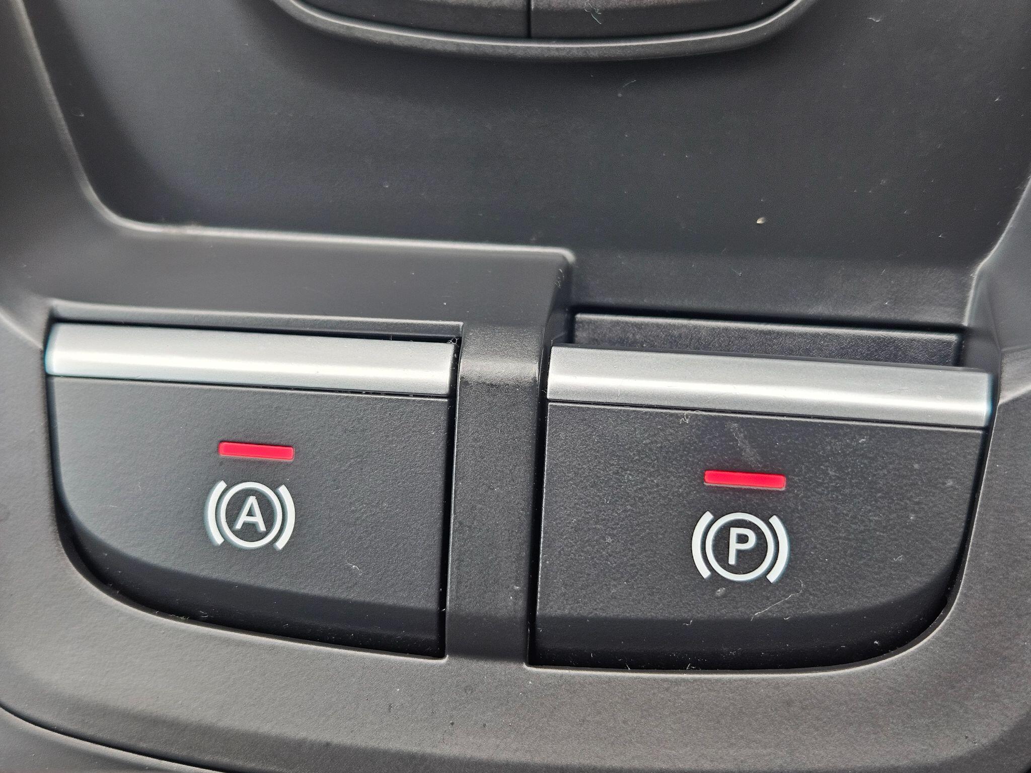 2019 Audi SQ2 image 36