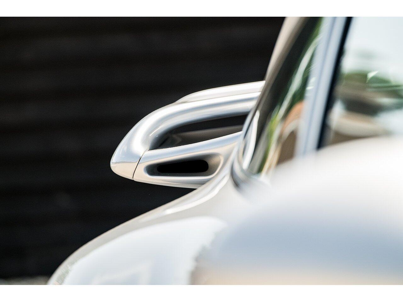 Porsche 911 view 15
