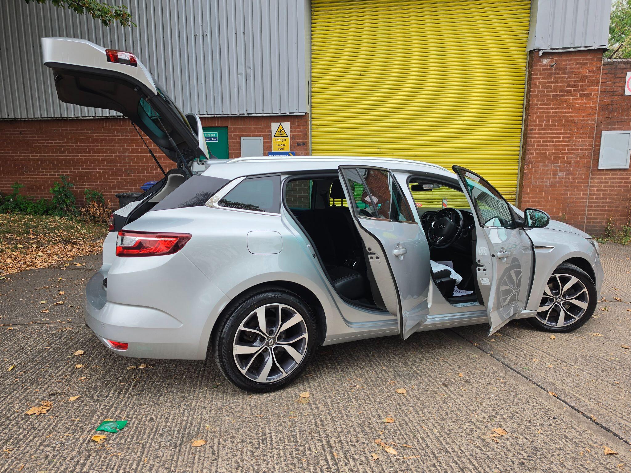 Renault Megane view 11