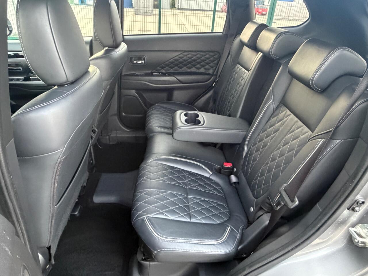 Mitsubishi Outlander view 15