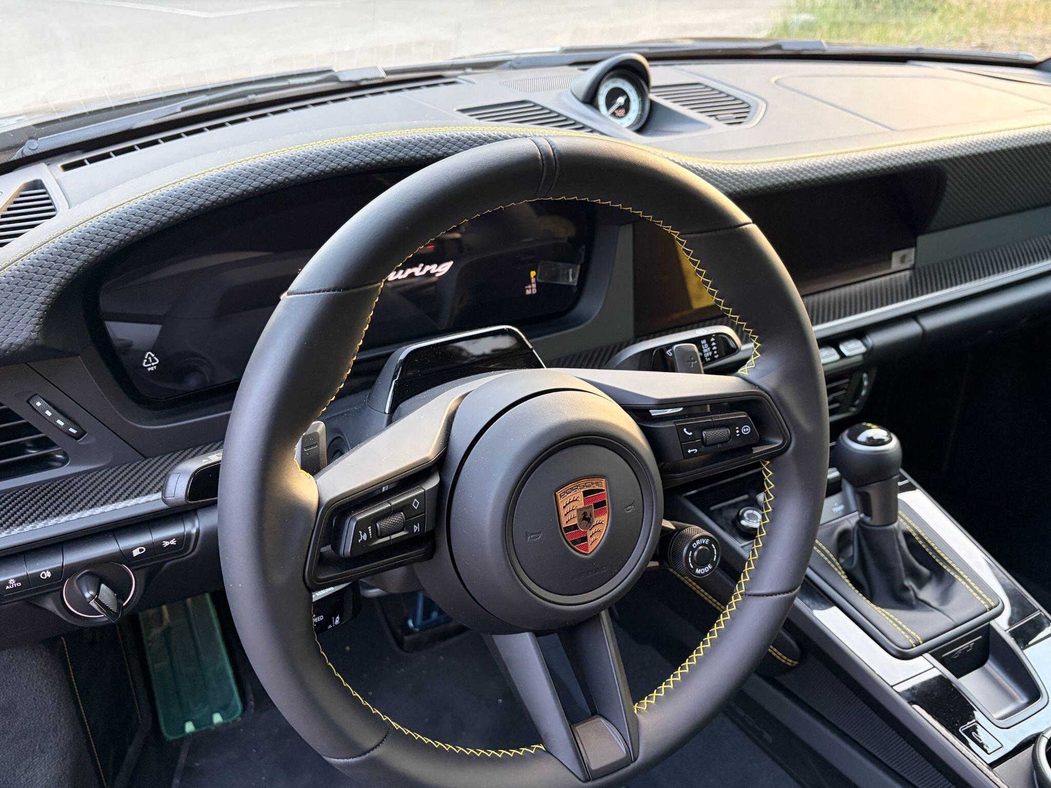 Porsche 911 view 17
