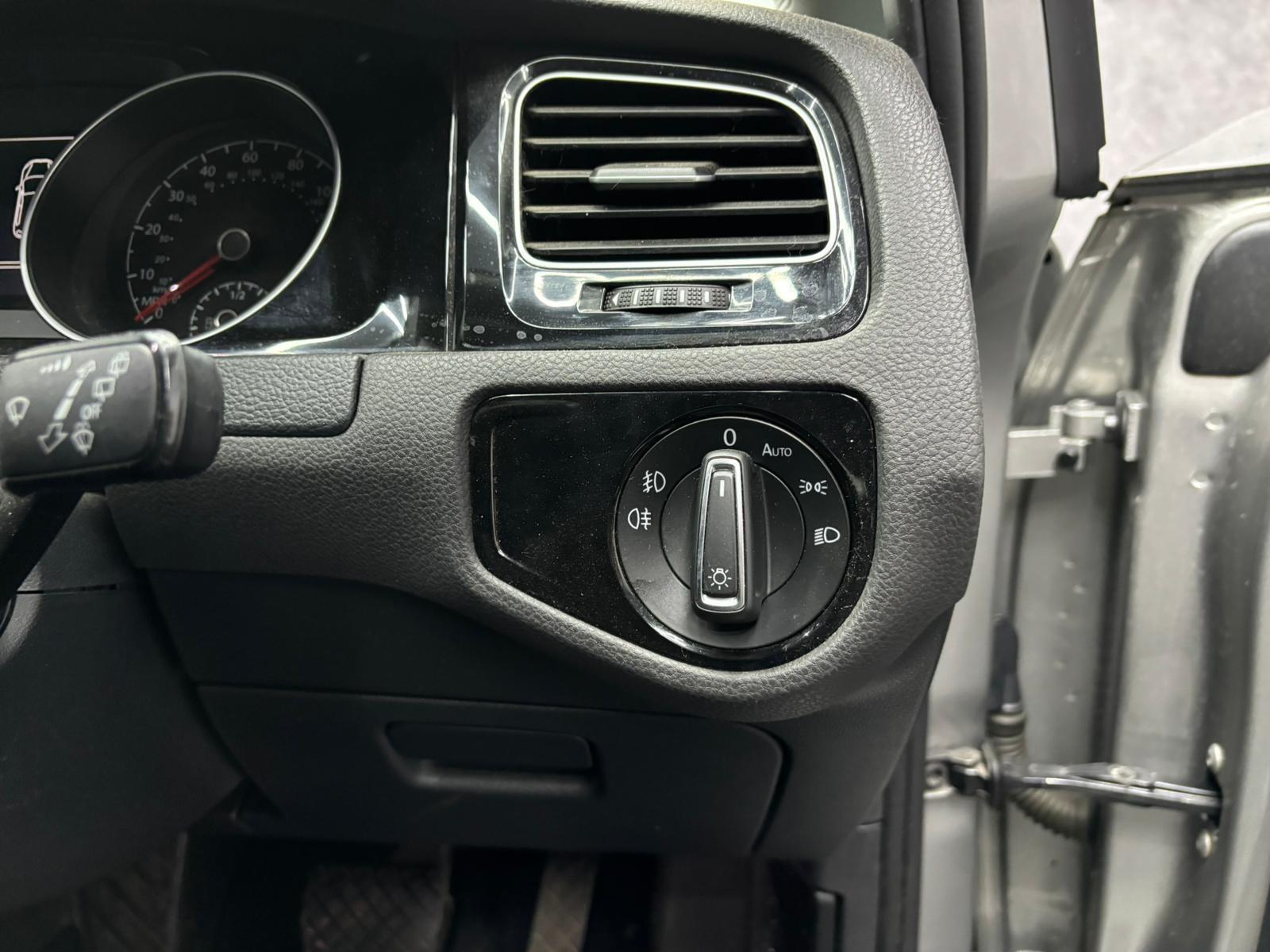 Volkswagen Golf view 23