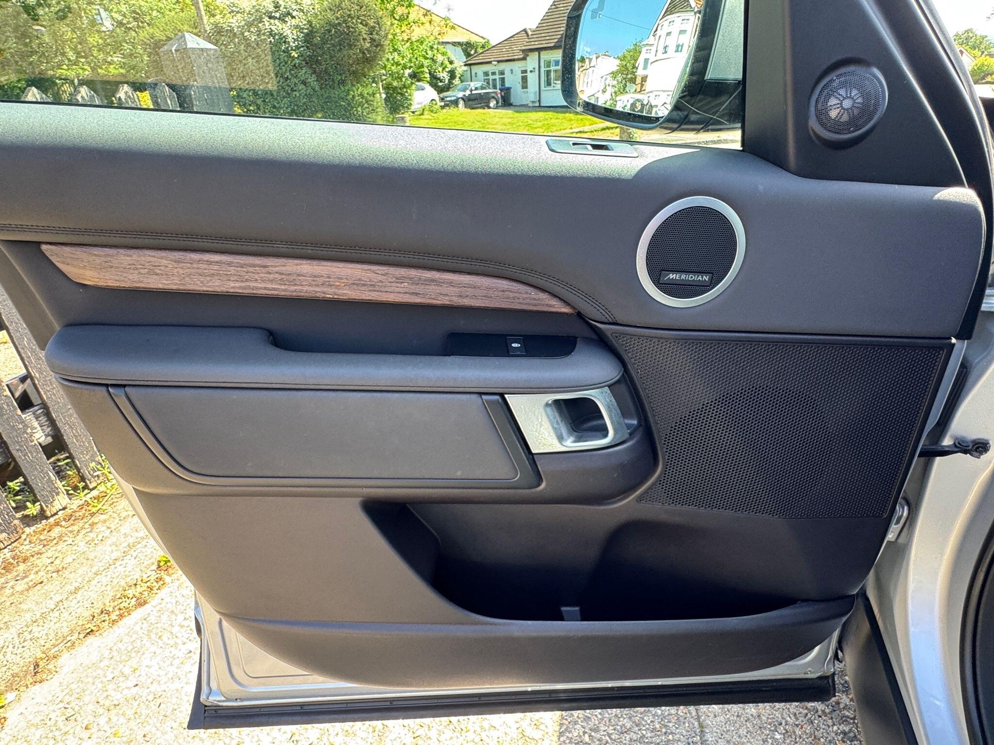 Land Rover Discovery view 39