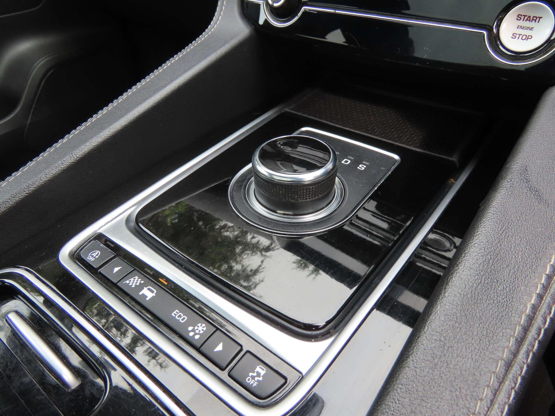 Jaguar F-Pace view 14