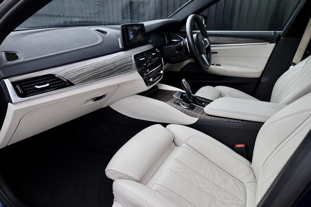 BMW 5 Series view 3