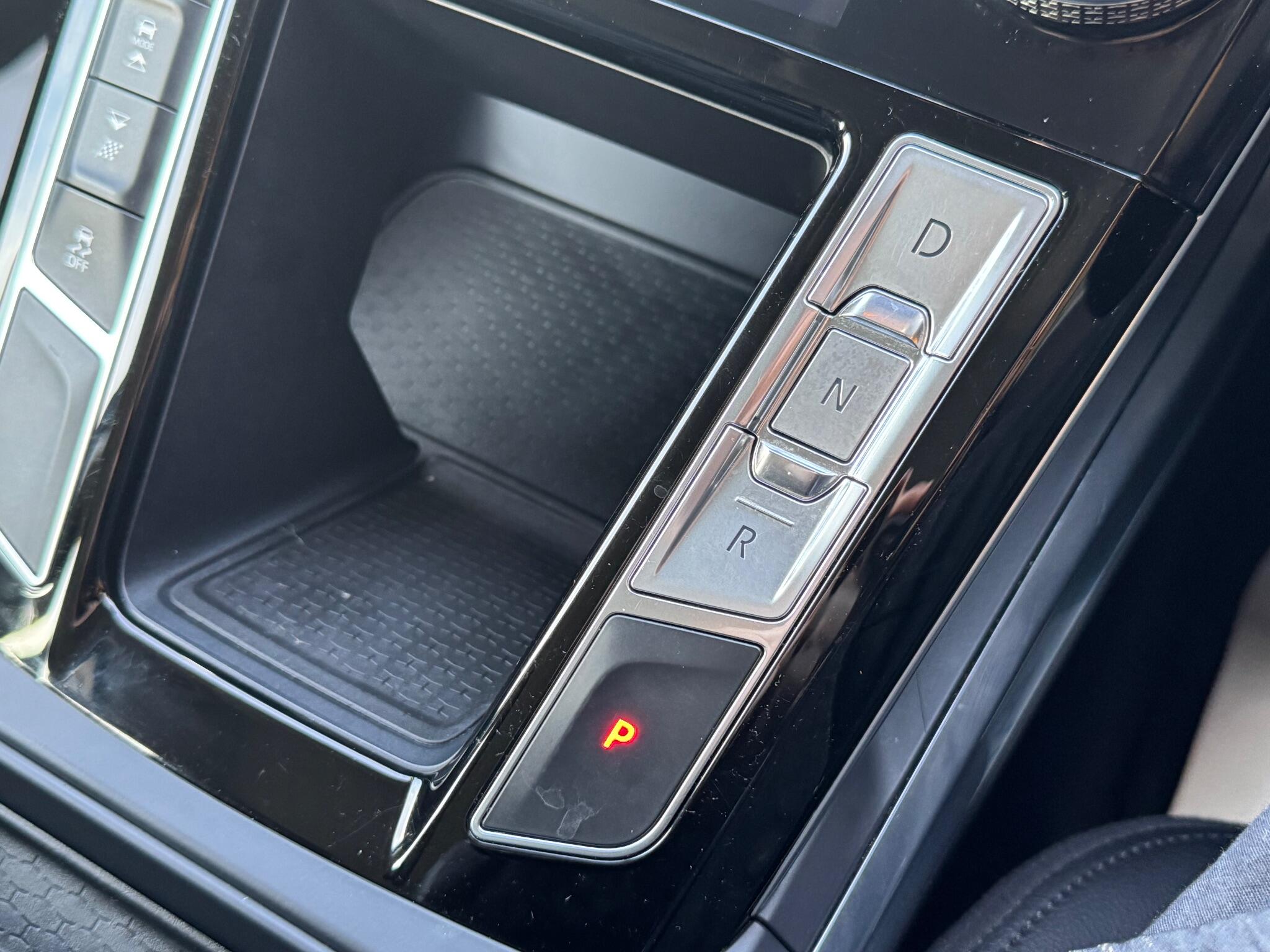 Jaguar I-Pace view 36