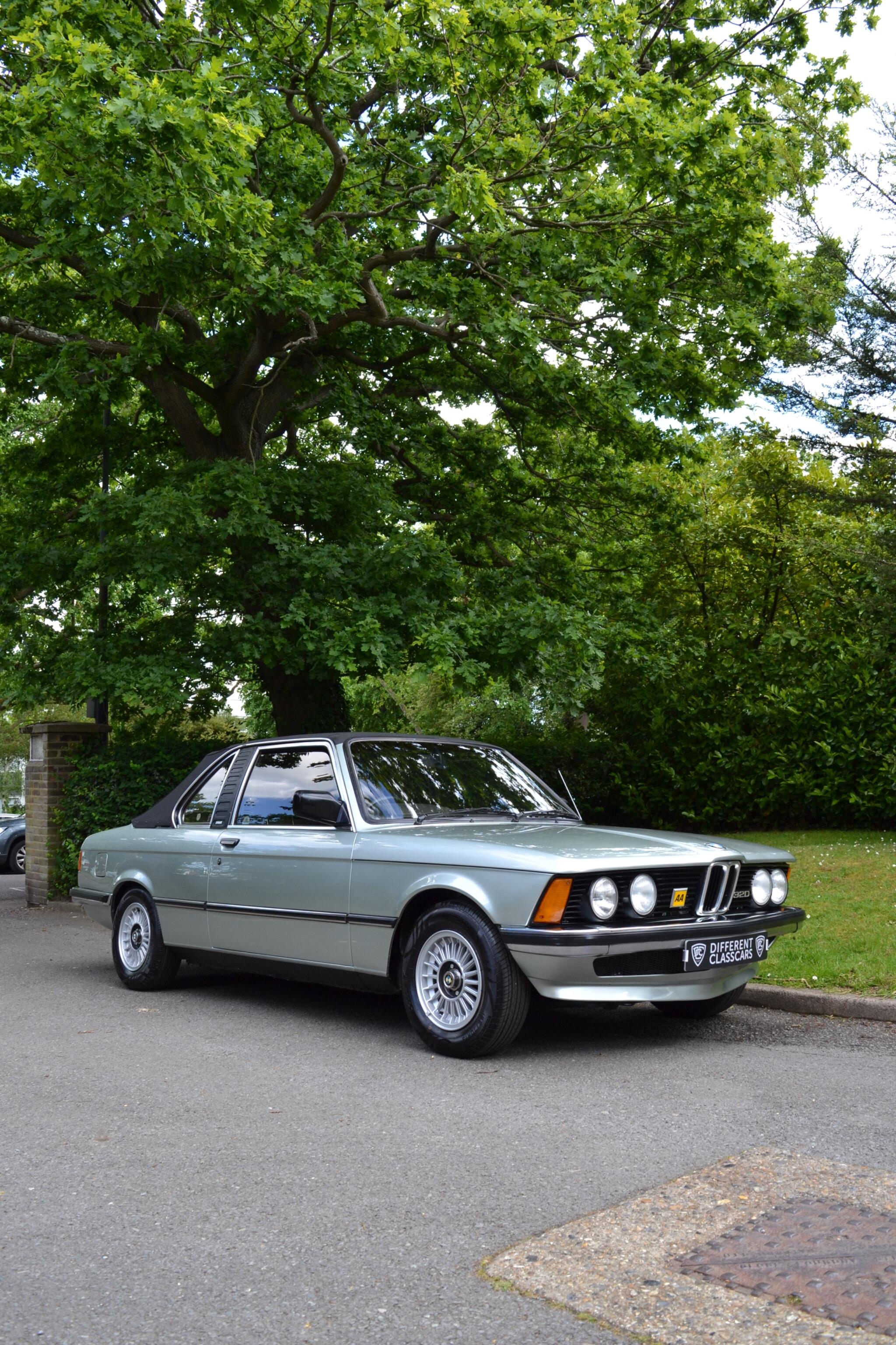 BMW 3 Series view 4