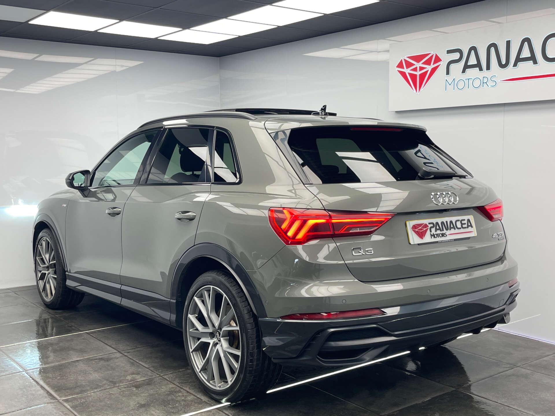 Audi Q3 view 33