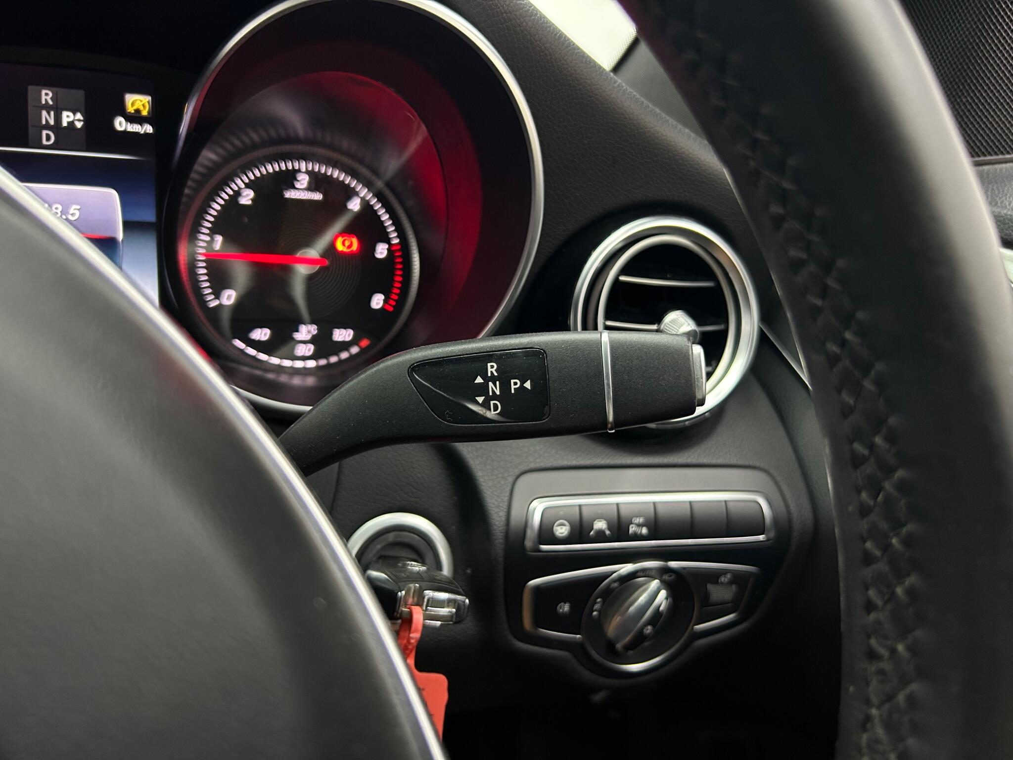 Mercedes-Benz C-Class view 25