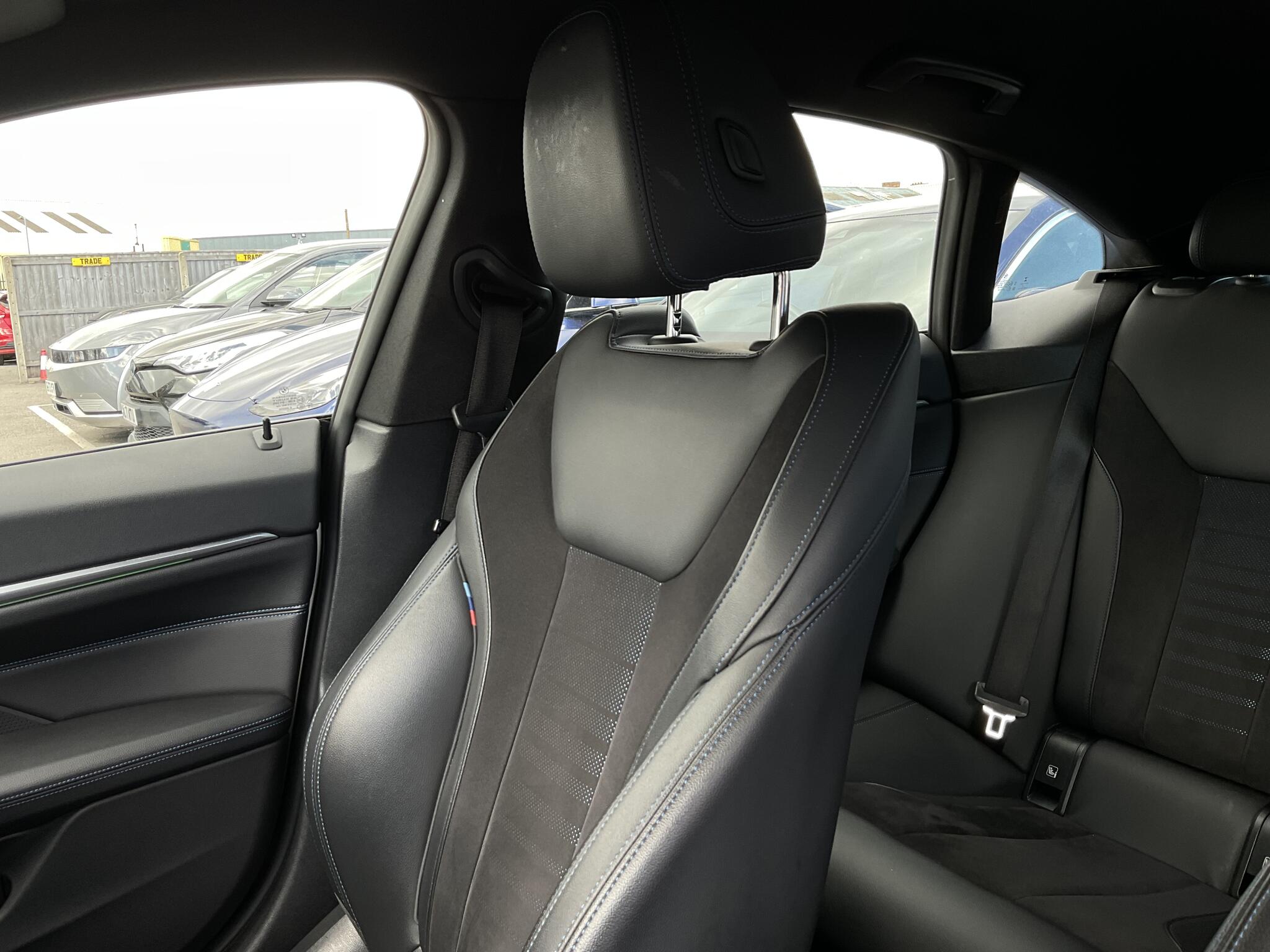 BMW I4 view 21