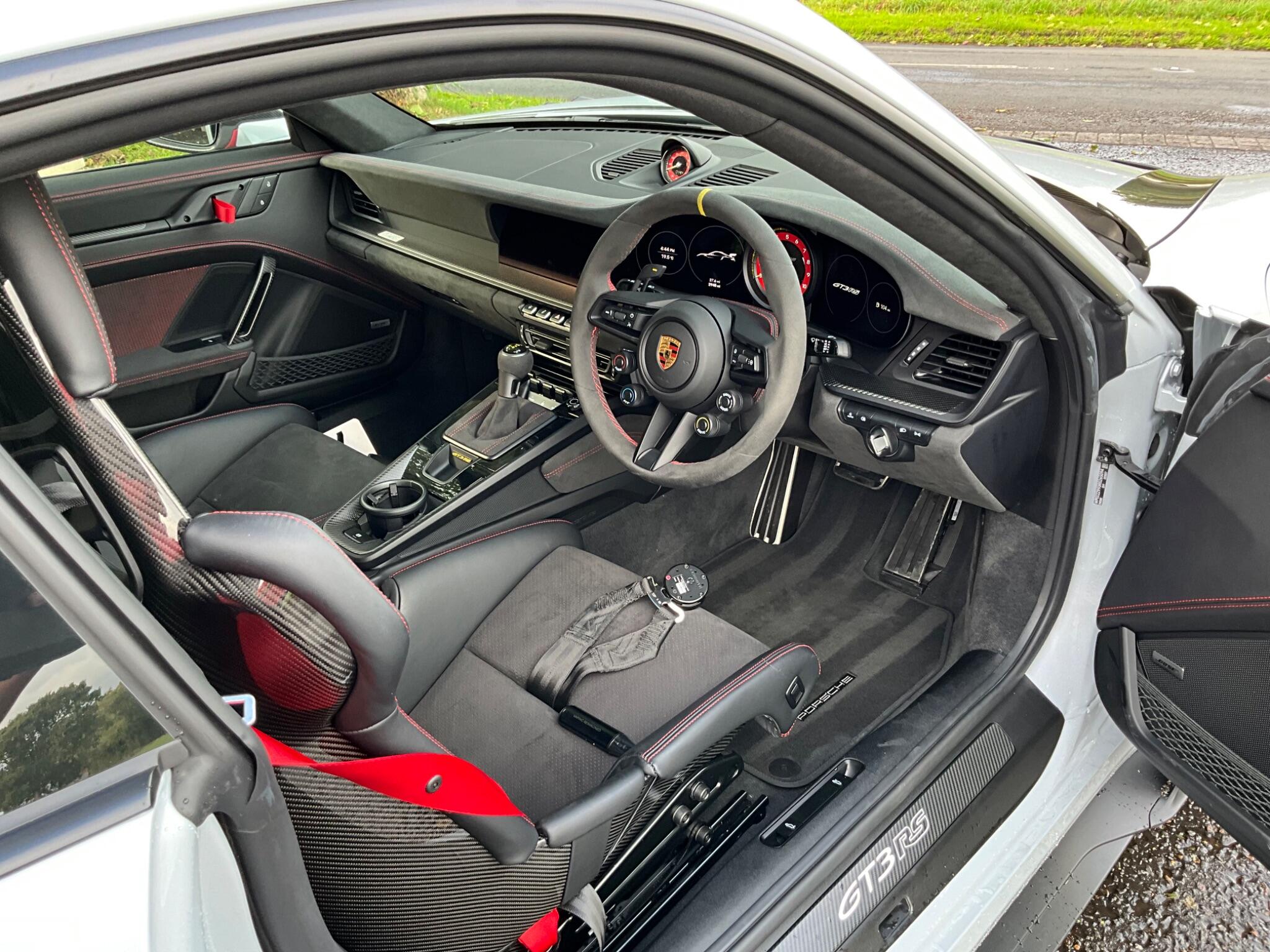 Porsche 911 view 8