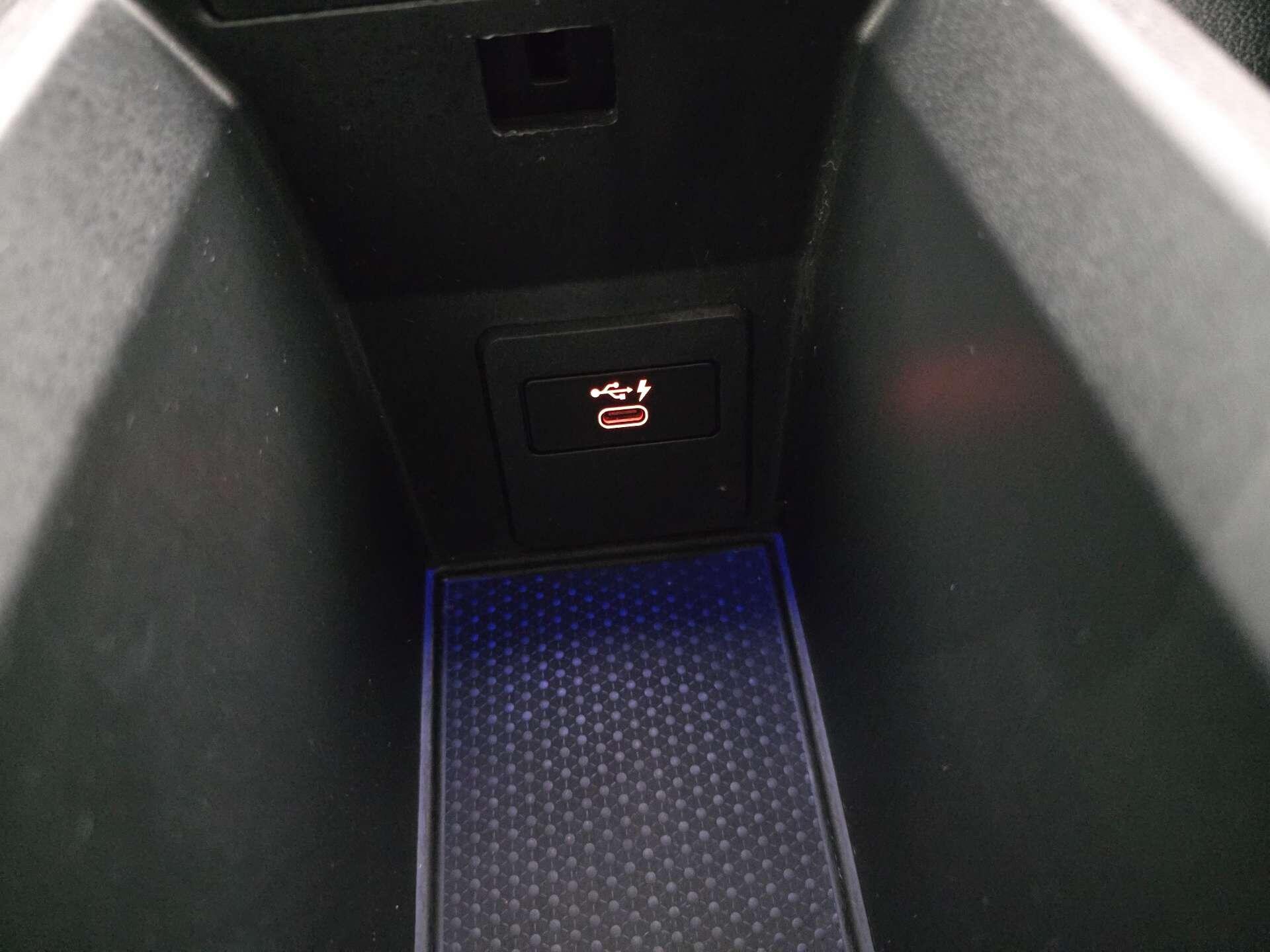 BMW 2 Series view 24